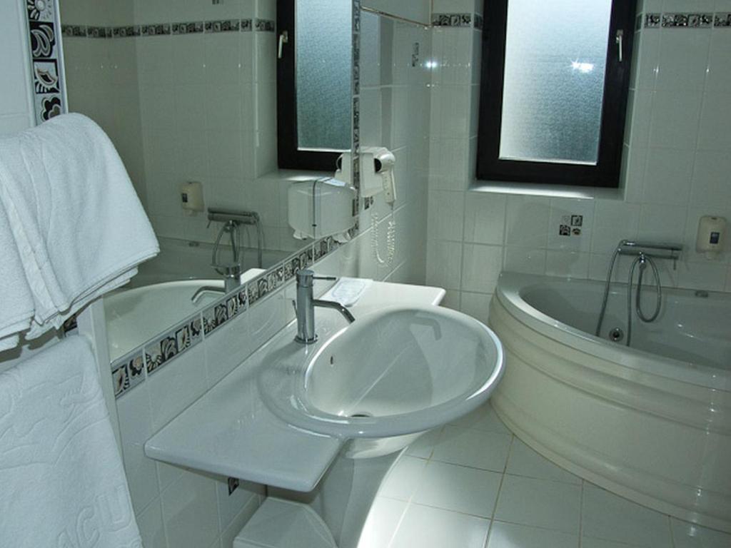 Hotel Castel Dracula Piatra Fântânele Eksteriør bilde